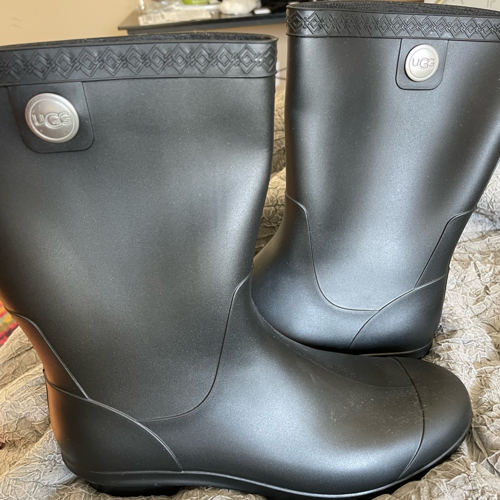 Ugg rain boots